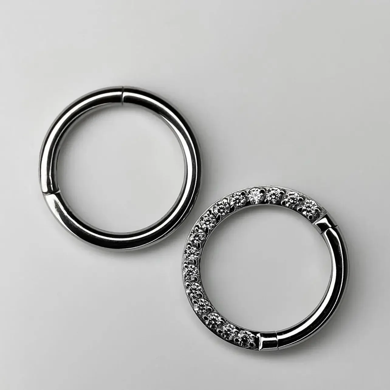 G23 التيتانيوم الأنف الدائري 1 - مراجعة Septum Clicker Ring وسعره