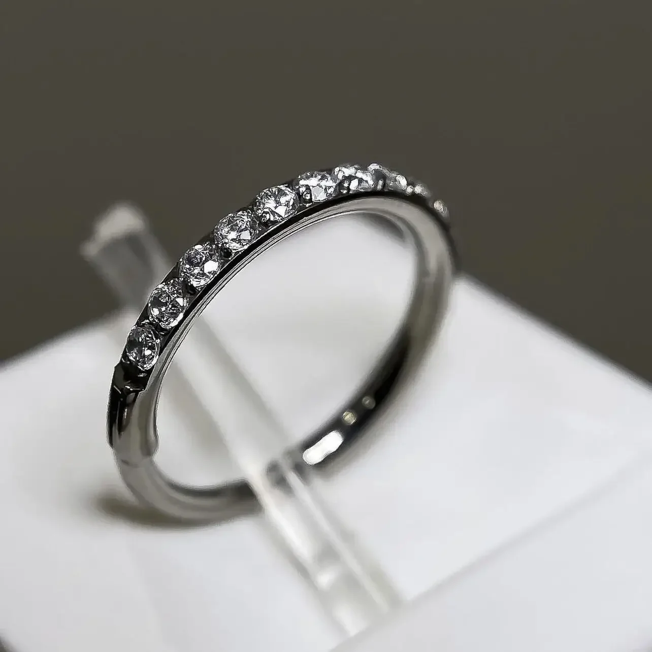 G23 التيتانيوم الأنف الدائري 1 - مراجعة Septum Clicker Ring وسعره