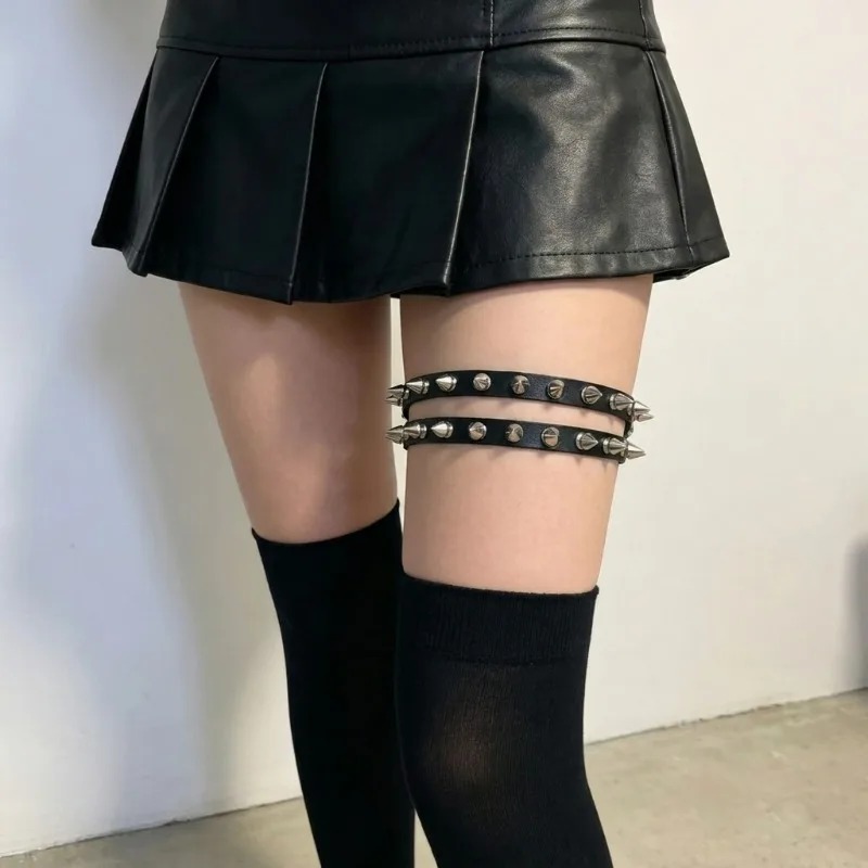 حزام فخذ نسائي بمسامير مخروطية - مراجعة Body Jewelry Goth وسعره